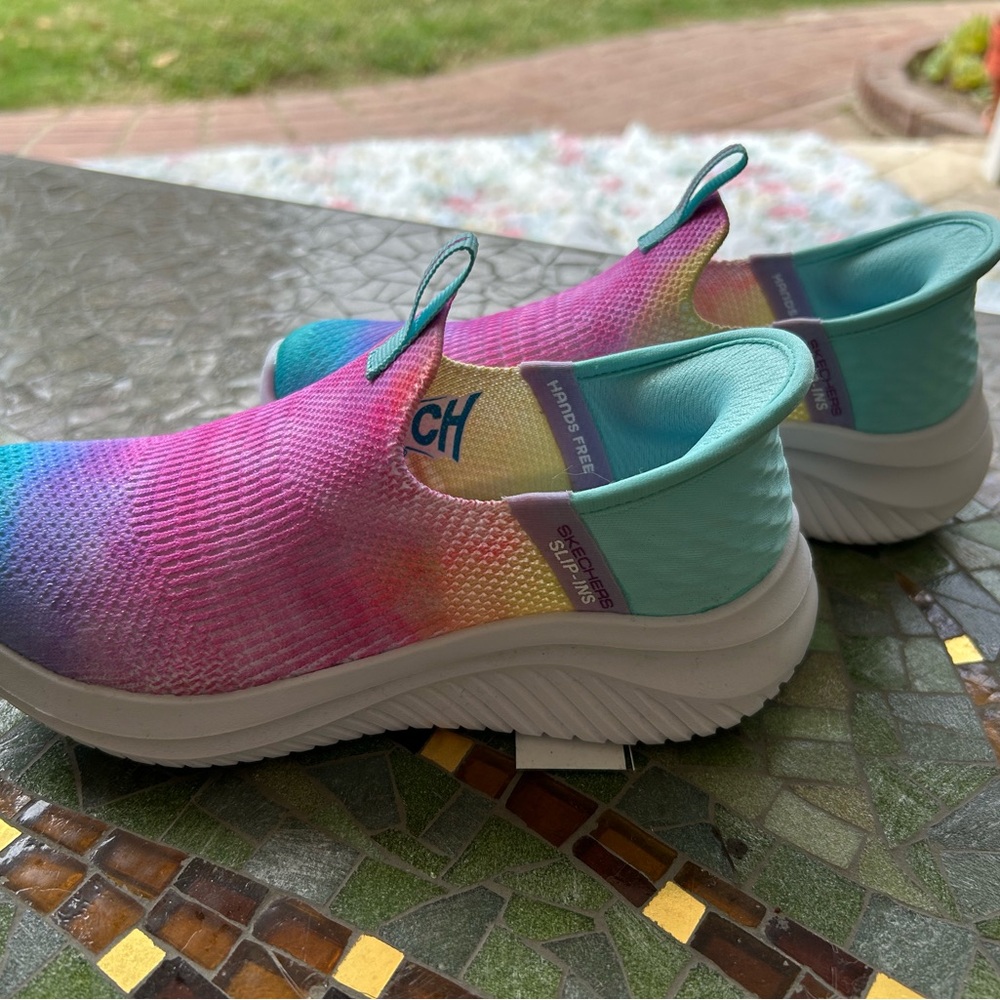 New Never worn Skechers step-in sneakers shoes for girls, toddler size 12 pink